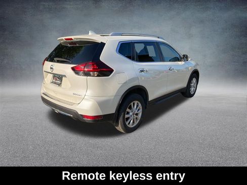 Used 2018 Nissan Rogue SV image 6