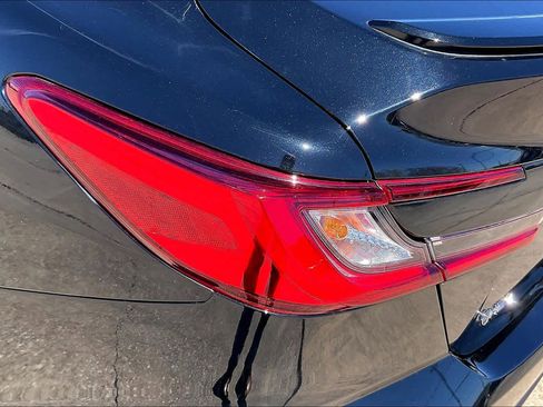 Used 2025 Toyota Camry SE image 29