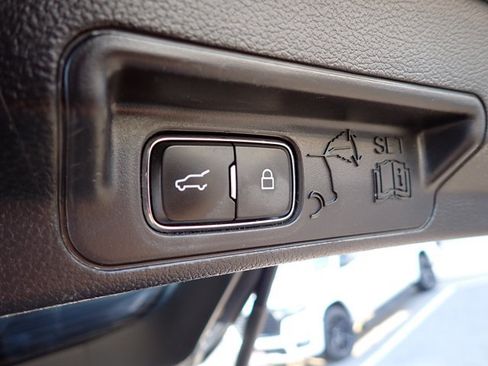 Used 2022 Ford Explorer Limited w/ Equipment Group 301A AWD/4WD image 9