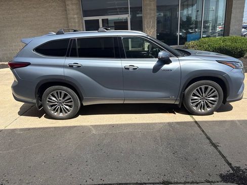 Used 2021 Toyota Highlander Platinum AWD/4WD image 4