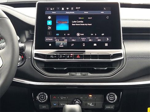 New 2026 Jeep Compass Latitude image 12