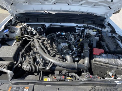 Used 2025 Ford Bronco Badlands image 32