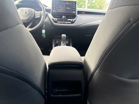 Used 2020 Toyota Corolla LE FWD image 25