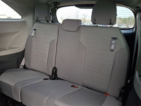 Used 2021 Toyota Sienna LE w/ LE Plus Package image 12