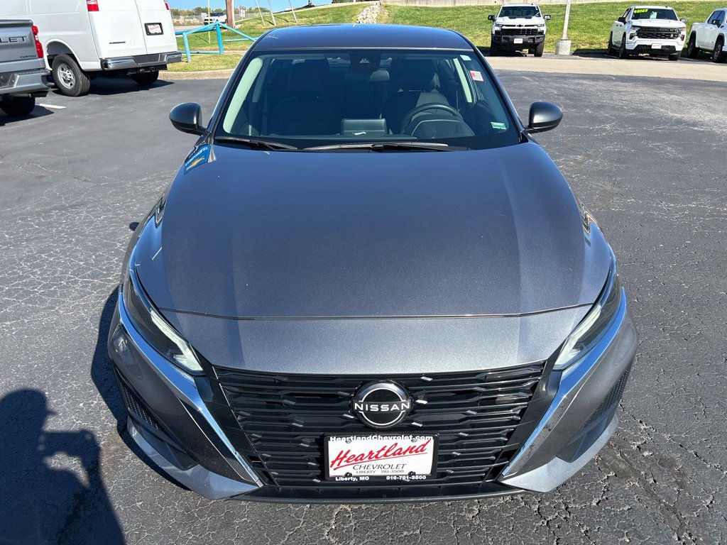 Used 2024 Nissan Altima 2.5 SV FWD image 2