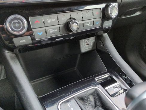 Certified 2023 Jeep Compass Limited image 22