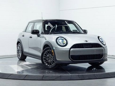 Used 2026 MINI Cooper 4-Door Hardtop FWD image 4