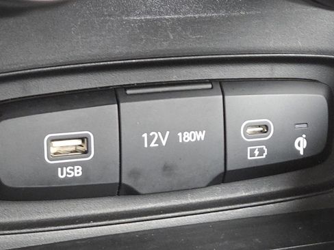 Used 2023 Hyundai Venue Limited FWD image 28