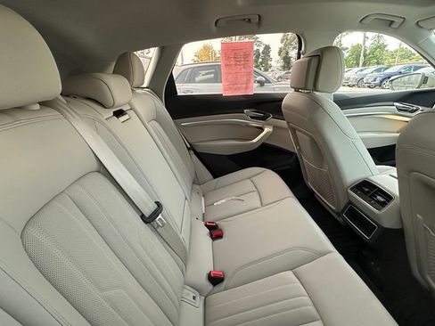 Used 2024 Audi Q8 e-tron Premium Plus w/ Premium Plus Package AWD/4WD image 5