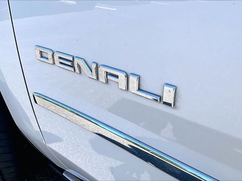 Used 2020 GMC Yukon XL Denali w/ Open Road Package AWD/4WD image 10