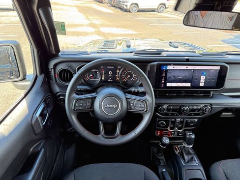 Used 2024 Jeep Wrangler Unlimited Rubicon AWD/4WD image 13