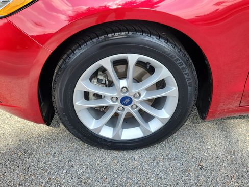 Used 2020 Ford Fusion SE FWD image 5