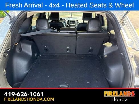 Used 2019 Jeep Cherokee Latitude Plus w/ Cold Weather Group AWD/4WD image 27