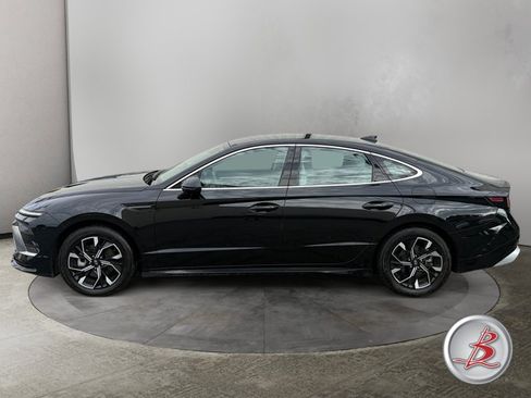 Used 2025 Hyundai Sonata SEL FWD image 4