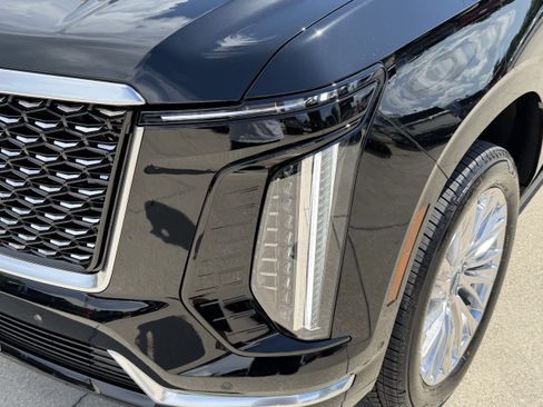 New 2026 Cadillac Escalade ESV Luxury w/ LPO, Floor Liner Package AWD/4WD image 9