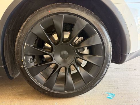 Used 2021 Tesla Model Y Long Range AWD/4WD image 24