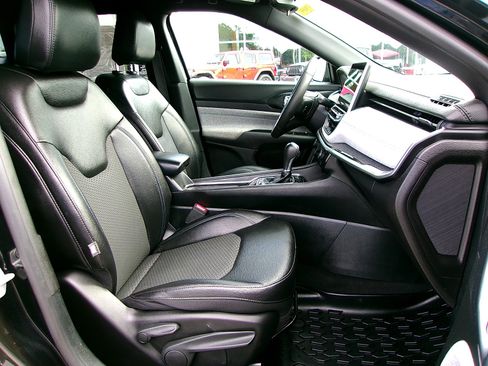 Used 2024 Jeep Compass Latitude AWD/4WD image 17