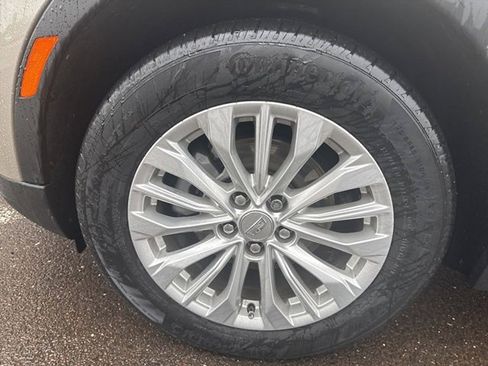 Certified 2024 Cadillac XT4 Luxury w/ Cold Weather Package image 7