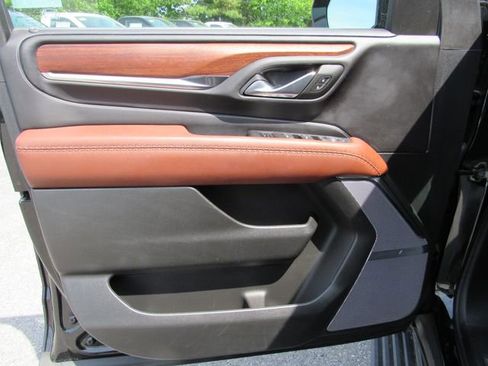 Used 2024 GMC Yukon Denali Ultimate AWD/4WD image 11