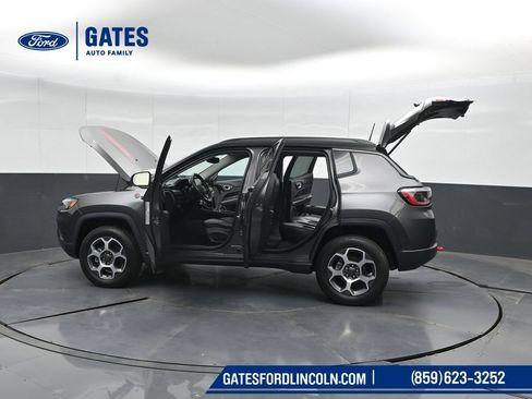Used 2022 Jeep Compass Trailhawk w/ Trailhawk Convenience Group AWD/4WD image 52