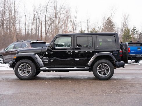 Used 2019 Jeep Wrangler Unlimited Sahara w/ Uconnect 4C Nav & Sound Group image 8
