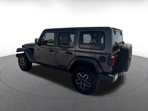 Used 2025 Jeep Wrangler Sahara image 9