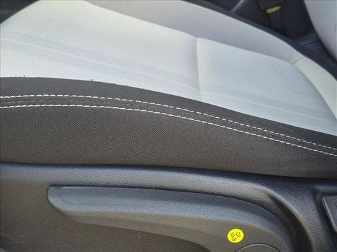 Used 2023 Hyundai Venue SEL FWD image 4