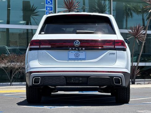 New 2025 Volkswagen Atlas Peak Edition SE image 6
