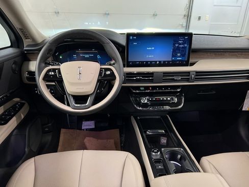 Used 2025 Lincoln Corsair Grand Touring w/ Equipment Group 302A image 8