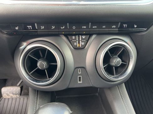 Used 2019 Chevrolet Blazer LT image 17