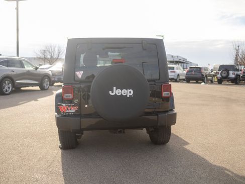 Used 2017 Jeep Wrangler Unlimited Sahara w/ Connectivity Group image 11