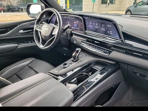 Used 2024 Cadillac Escalade Sport AWD/4WD image 32