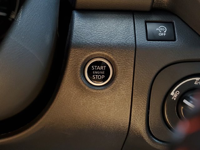 Used 2025 Nissan Frontier PRO-4X AWD/4WD image 32