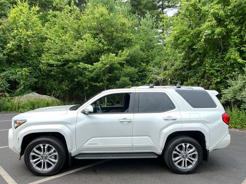 Certified 2025 Toyota 4Runner Limited AWD/4WD image 2