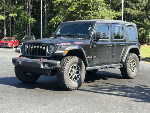 Used 2025 Jeep Wrangler Unlimited Rubicon AWD/4WD image 5