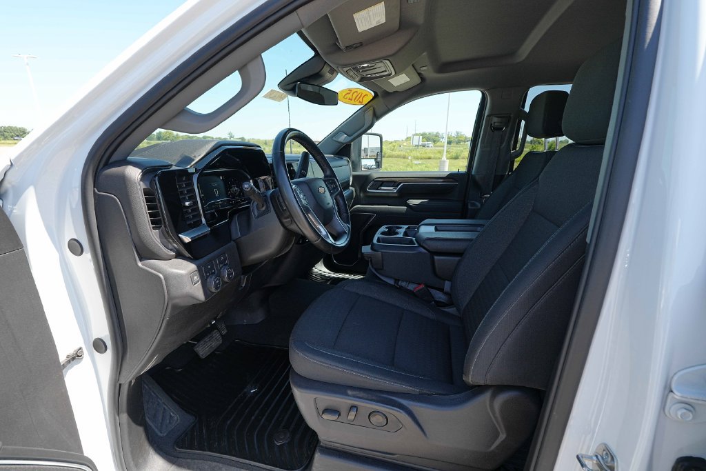 Used 2025 Chevrolet Silverado 2500 LT AWD/4WD image 17