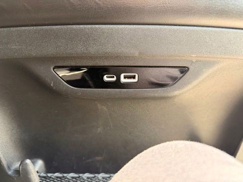 Used 2024 Chrysler Pacifica Touring-L FWD image 26