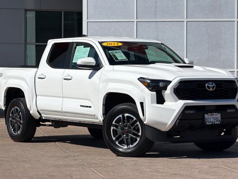 Used 2024 Toyota Tacoma TRD Sport w/ TRD Sport Upgrade Package AWD/4WD image 2