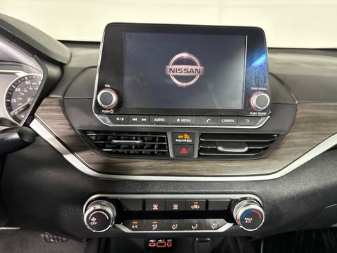 Used 2025 Nissan Altima 2.5 SV AWD/4WD image 16