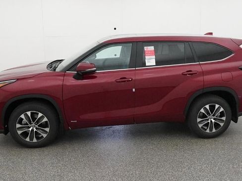 New 2026 Toyota Highlander XLE AWD/4WD image 3