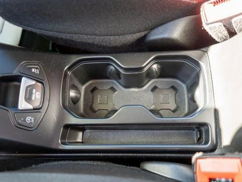 Used 2023 Jeep Renegade Latitude image 27