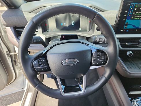 Used 2025 Ford Explorer Platinum w/ LUX Leather Package AWD/4WD image 19