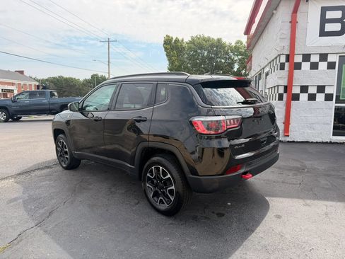 Used 2018 Jeep Compass Trailhawk w/ Leather Interior Group AWD/4WD image 3