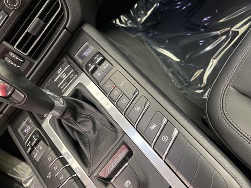 Used 2021 Porsche Macan image 14