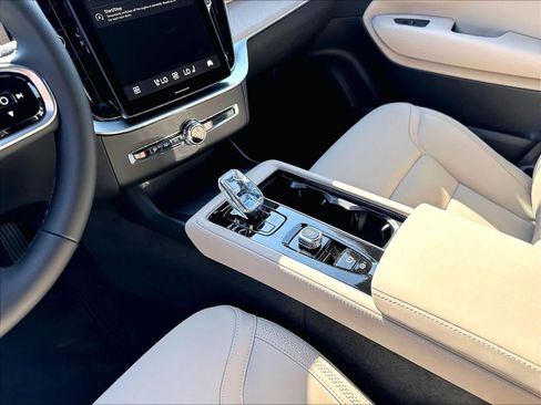 New 2026 Volvo XC90 B5 Core AWD/4WD image 10