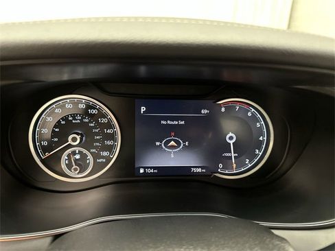Used 2023 Genesis G70 2.0T image 15