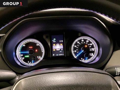 Certified 2021 Toyota Venza LE image 25