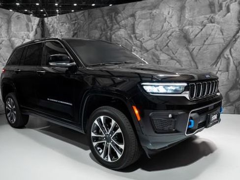 Used 2023 Jeep Grand Cherokee Overland w/ Luxury Tech Group IV image 22