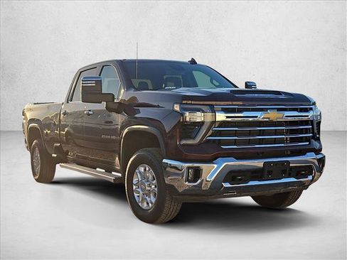 Used 2024 Chevrolet Silverado 2500 LTZ image 3