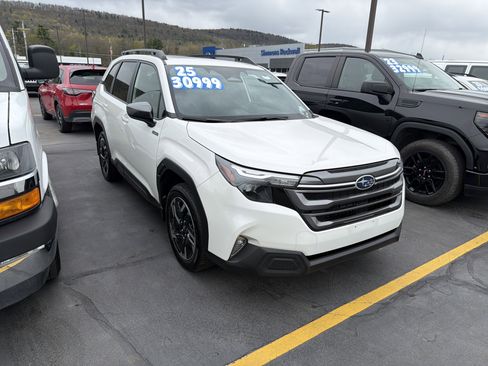 Used 2025 Subaru Forester Premium AWD/4WD image 33
